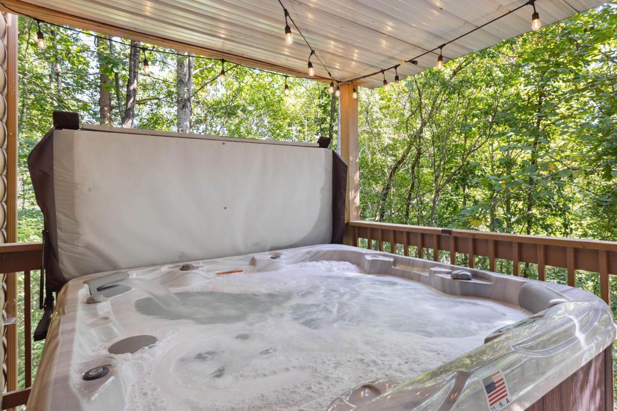 1 Min To The Parkway Spacious Cabin W 3 Suites And Extra Bedroom! Pigeon Forge Bagian luar foto